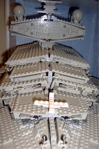 Illustration for article titled Using Hundreds of LEGO Star Wars Mini-Spaceships to Create Huge Battles